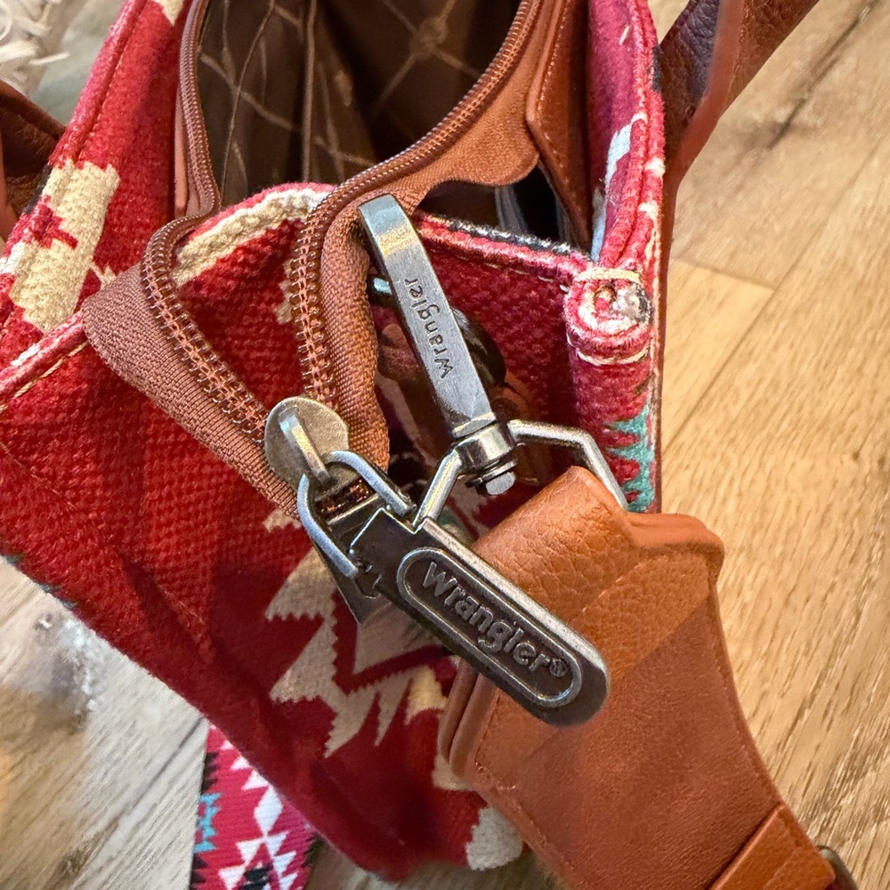 Wrangler Montana West western Aztec Red and Brown cross body tote - Picture 4 of 10